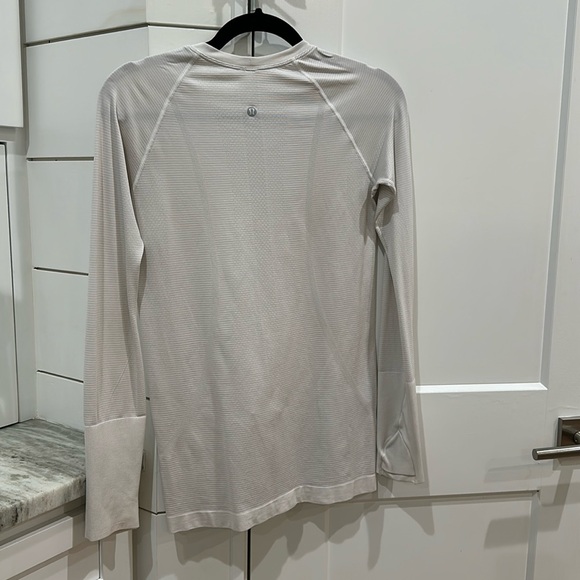 (6026)  🍋 LULULEMON RUN: Swiftly Tech Long Sleeve Crew Sz 6 WHITE VGUC - Picture 9 of 11